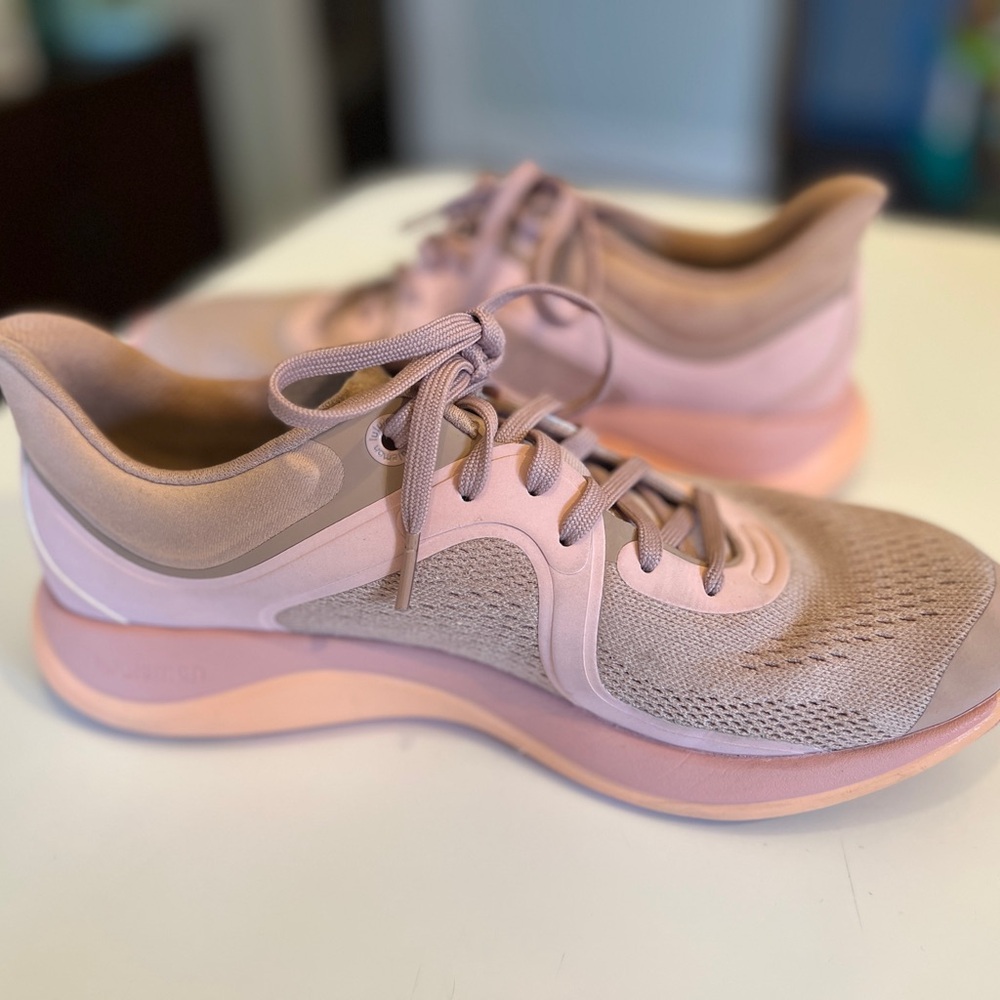 lululemon Women's Chargefeel Low Sneakers Color Mink Size: 8.5 - Picture 12 of 15